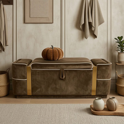 Banc de rangement avec repose-pieds rembourré avec surpiqûres passepoilées blanches et détails métalliques pour la chambre à coucher ou le salon
