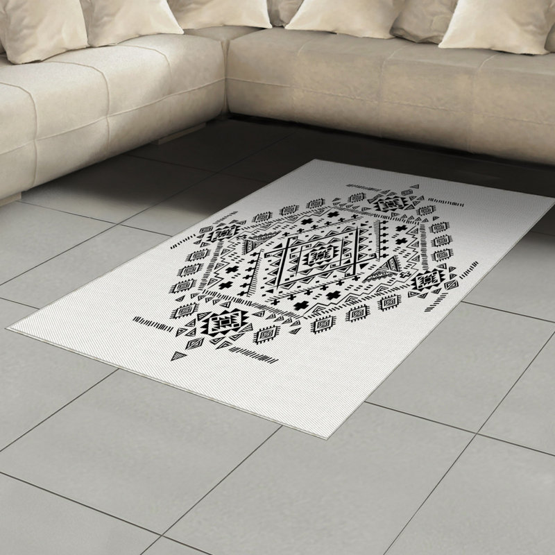 Tapis décoratif Tribal, Rectangle— 4 pi x 5 pi 8 po