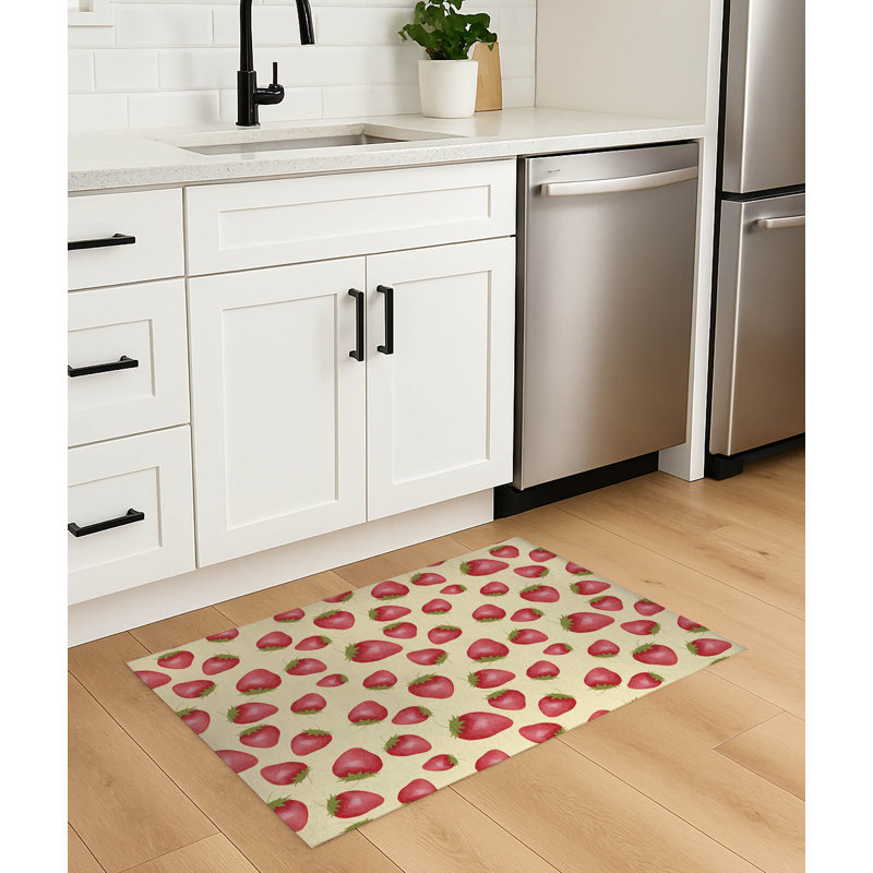Tapis de cuisine antidérapant Summer Strawberries, Rectangulaire 3 pi x 5 pi, Jaune