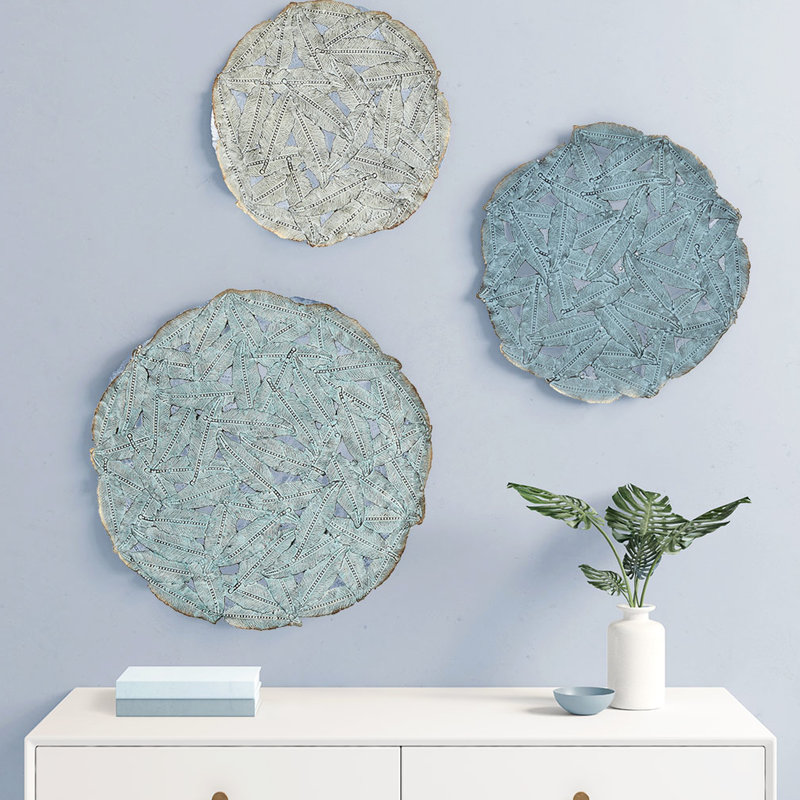 Décoration murale suspendue en métal bleu texturé 3 plumes texturées - 20 po, 17,25 po, 14,25 po