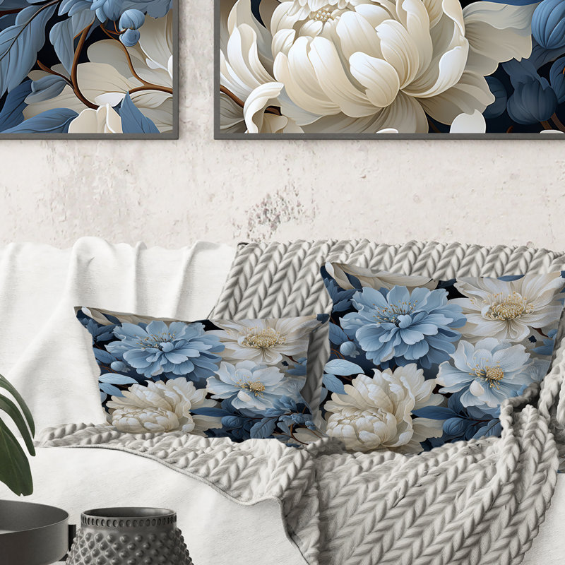 Misty Whispers Moody Patterns I - Coussin décoratif à imprimé floral, H 16 po x l 16 po