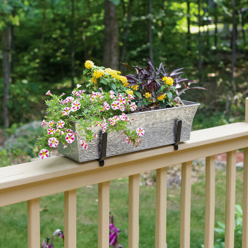 Nickelle Metal Planter