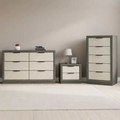 Ensemble de chambre à coucher 3 pièces Visalia - Commode avec commode et table de chevet
