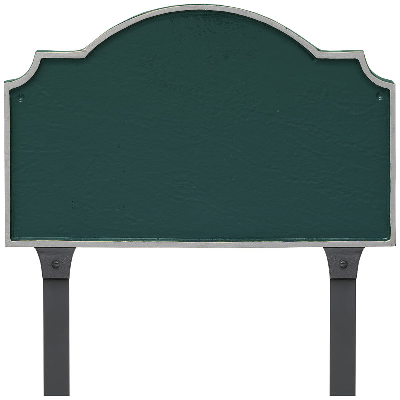 Plaque d'adresse sur une ligne avec piquets Vanderbilt, Vert forêt / argent