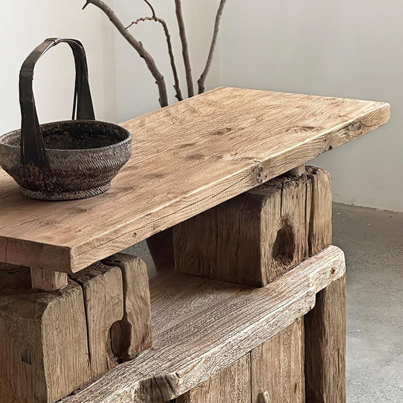 Armoire en bois massif de style Wabi-Sabi