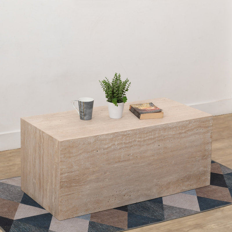 Table basse en travertin beige, H 16 po x L 37 po x l 18 po