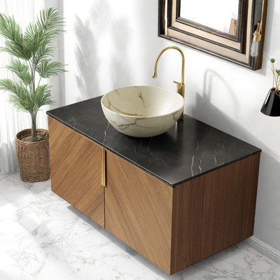 Ensemble de meuble-lavabo spacieux avec lavabo, comptoir en pierre noire au fini chêne brun