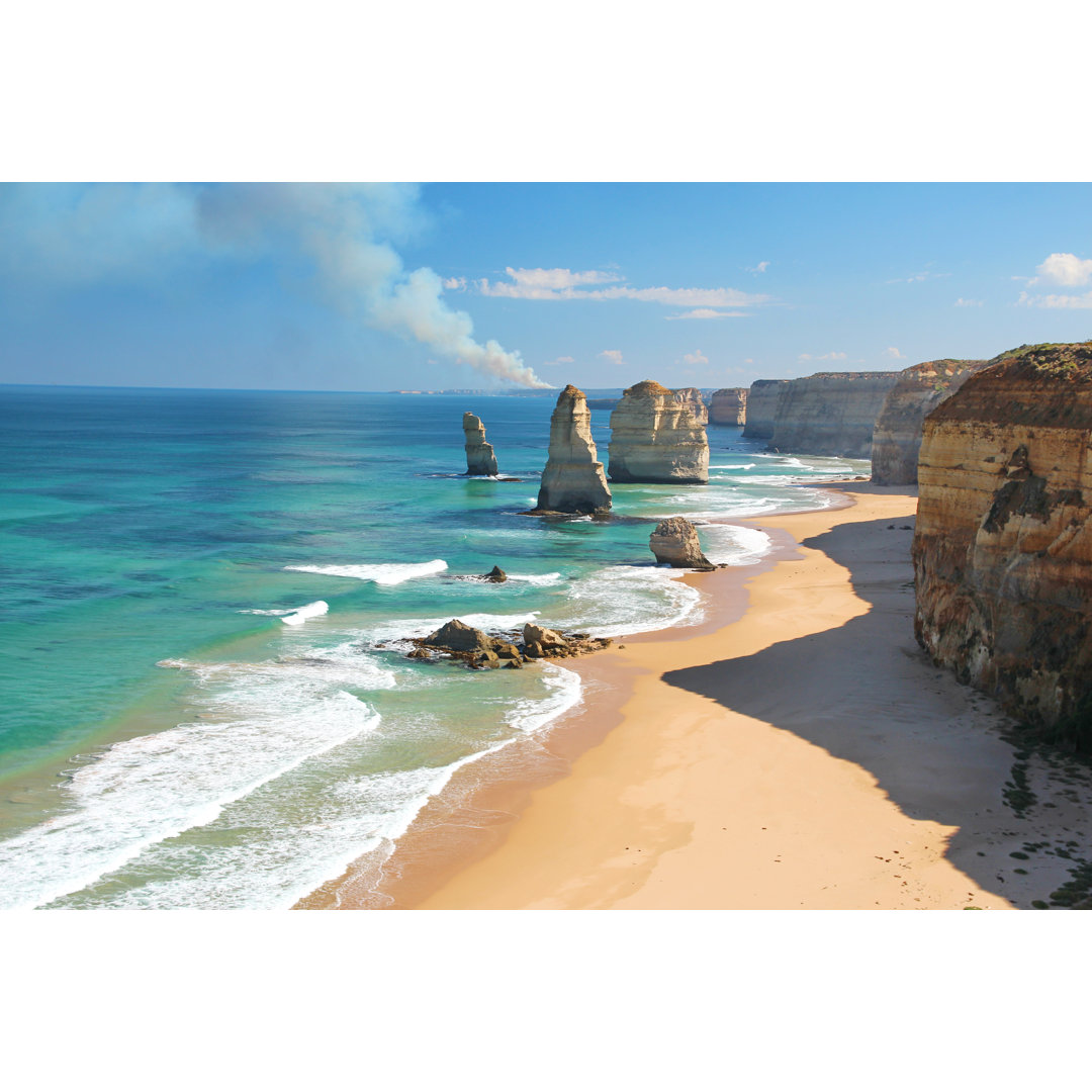 Leinwandbild The Twelve Apostles, Australia, And A Bushfire