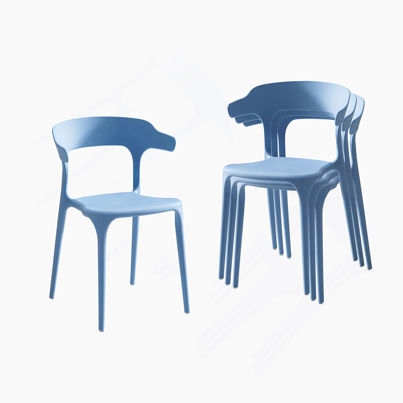 Un ensemble de 4 chaises empilées, Bleu