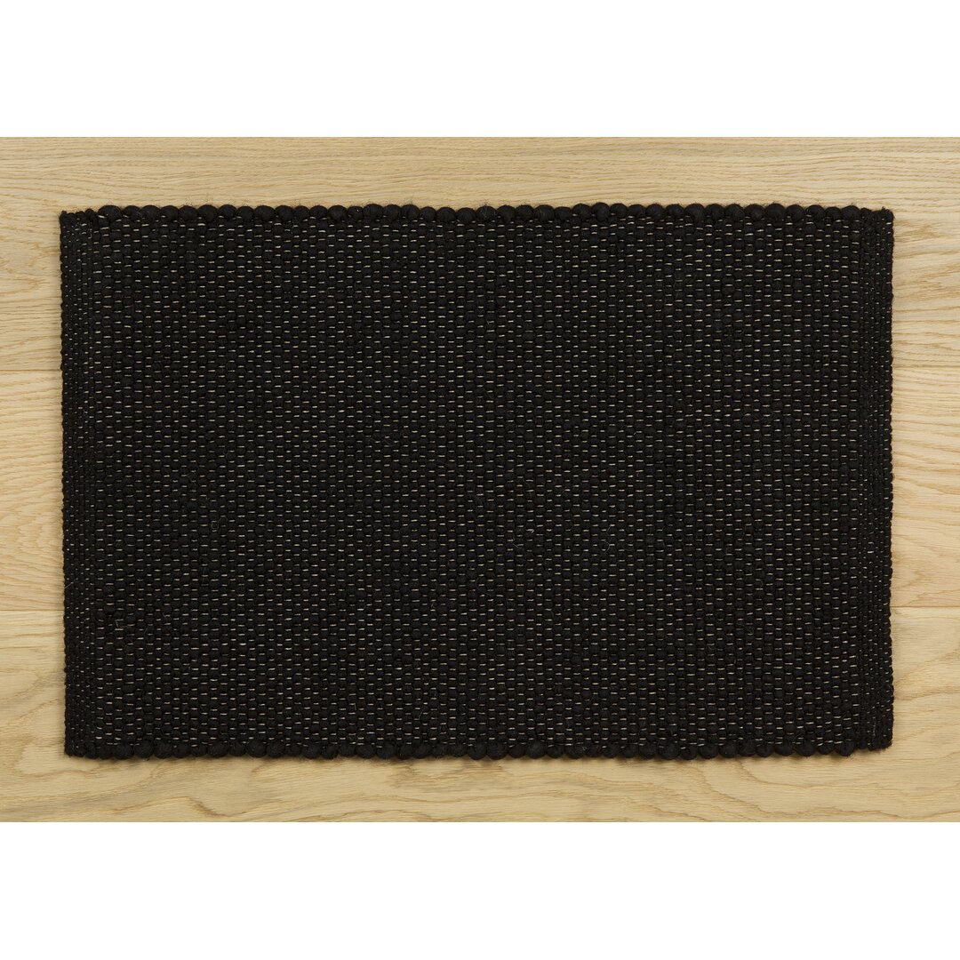 Handgearbeiteter Teppich in Schwarz