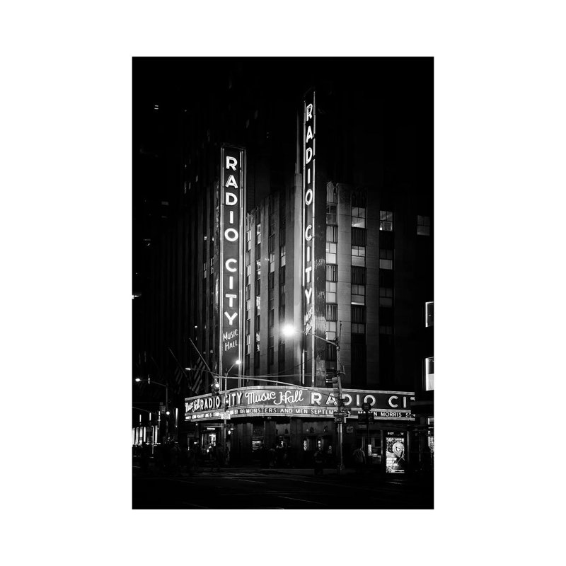«The Radio City Music Hall» par Philippe Hugonnard - reproduction de photo sur toile tendue, H 26 po x l 18 po x 1,5 po