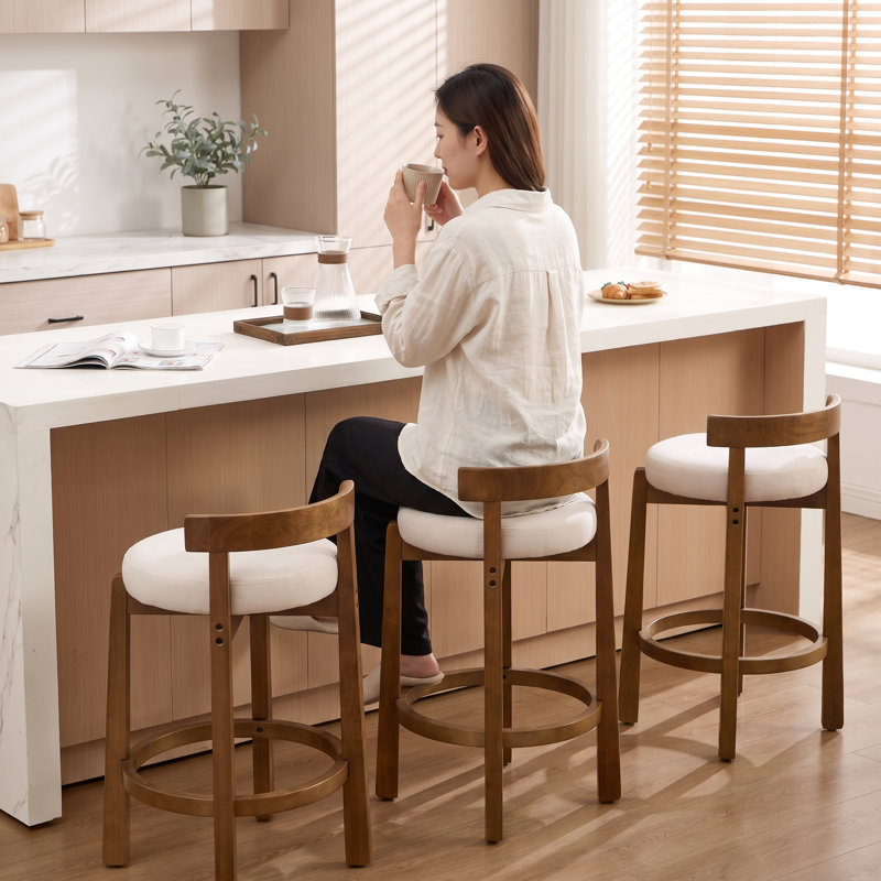 Ensemble de 3 tabourets de bar en lin beige de style milieu du siècle, hauteur de comptoir, siège de 65 cm, dossier bas, structure en bois massif, tabourets de bar rembourrés pour cuisine ou comptoir.