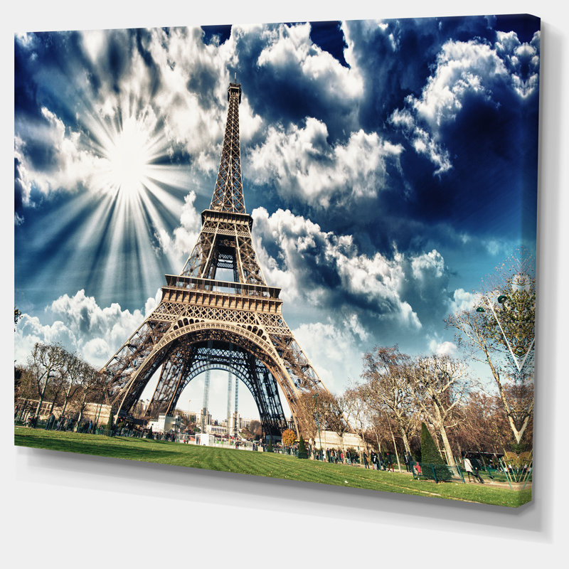 Vue magnifique sur la Tour Eiffel - reproduction de photo sur toile tendue, H 16 po x l 32 po x P 1 po, Toile tendue
