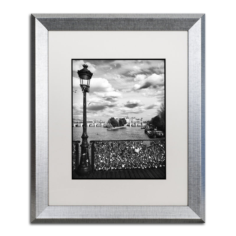 Pont des Arts Paris, reproduction de photo encadrée, H 14 po x l 11 po x P 0,5 po, Cadre argenté, Blanc