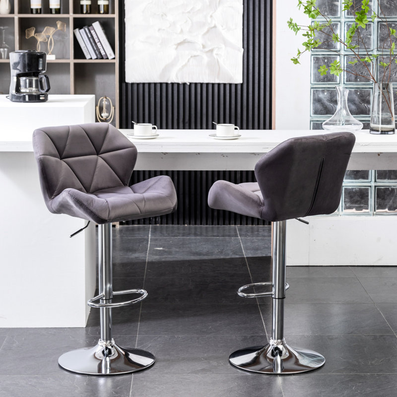 2 roulettes pivotantes en velours gris - hauteur réglable, zone de tranquillité au milieu du dossier, base polie avec repose-pieds gris, espace de bien-être, disque