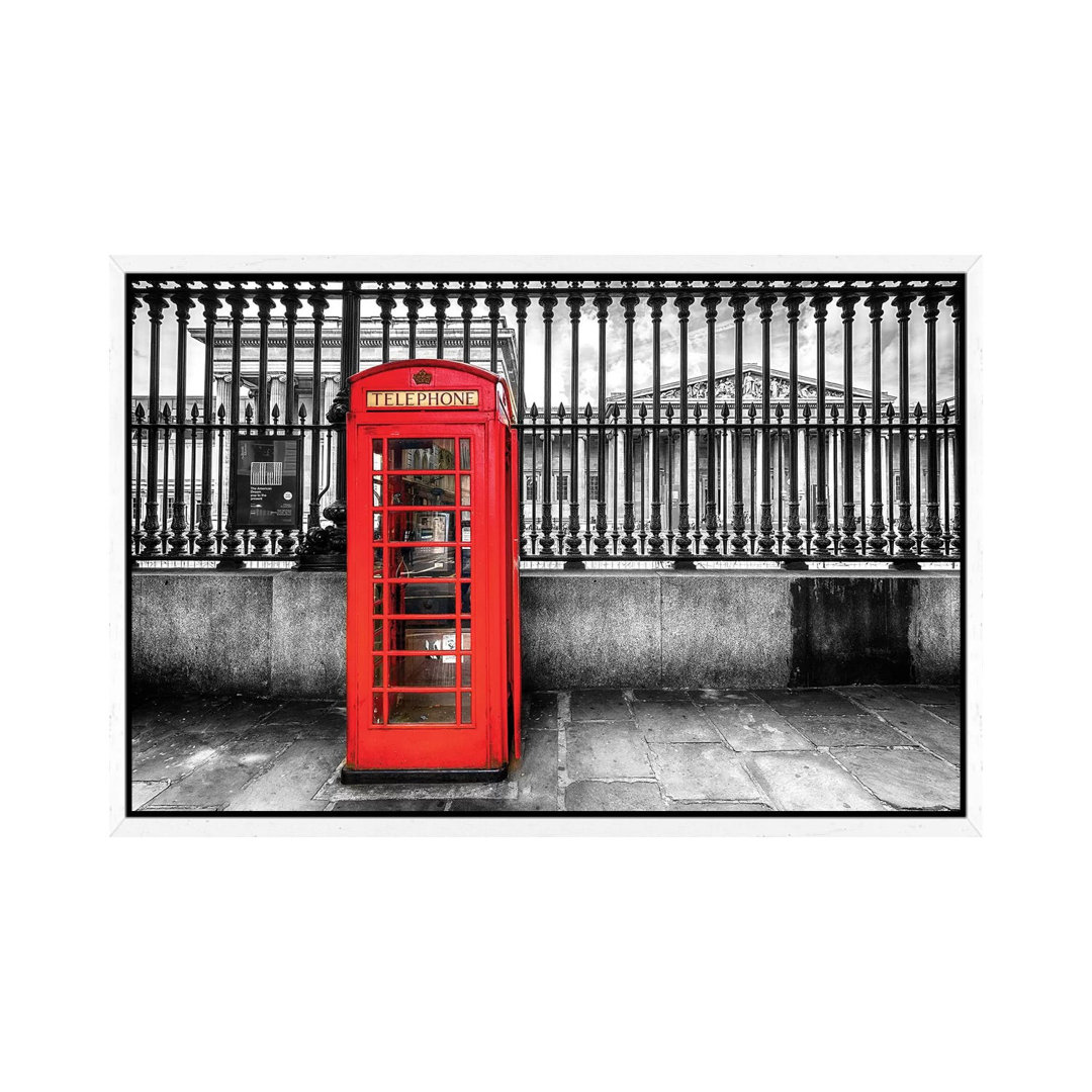 Telefonzelle im Britischen Museum von Susanne Kremer - Galerie-verpackte Leinwand Giclée auf Leinwand