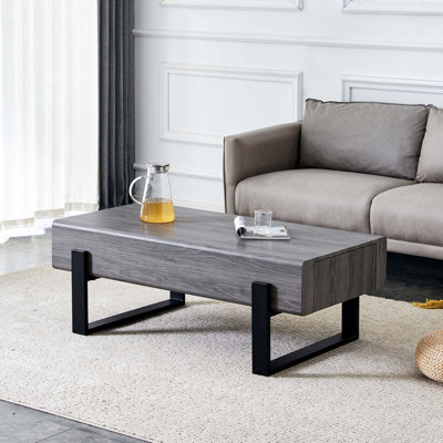 Table basse fabriquée en panneau de fibres à densité moyenne. Équipé de tiroirs en bois massif. Pieds de table en métal