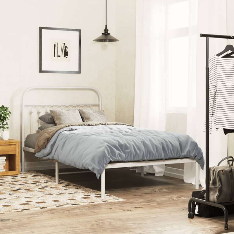 Structure de lit en métal avec tête de lit August Grove®, Blanc, Simple