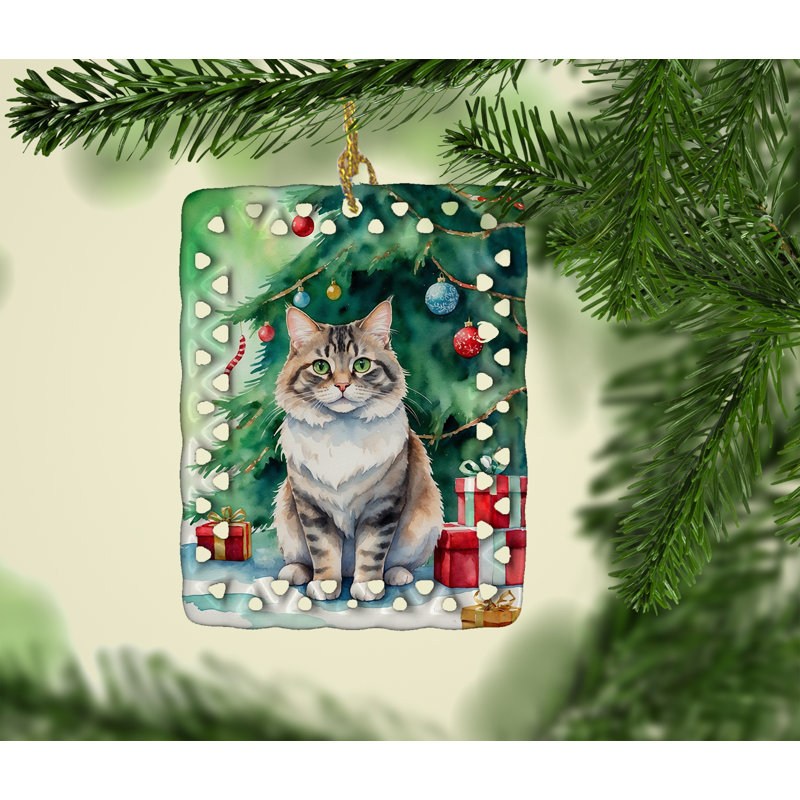 Ornement en porcelaine kurilian Bobtail Cat by the Christmas Tree, Bobtail des Kouriles