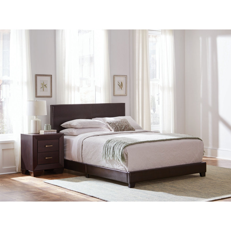 Ensemble de chambre à coucher rembourrée 5 pièces Chaim, Complète