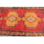 Tapis turc authentique authentique tissé à la main avec des techniques artisanales traditionnelles et des teintes riches dans un mélange de laine luxueux pour une touche d'élégance à tout espace intérieur