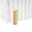 Lit rembourré élégant avec tête de lit ondulée et coutures verticales combinant élégance et confort pour les chambres à coucher modernes-524741796