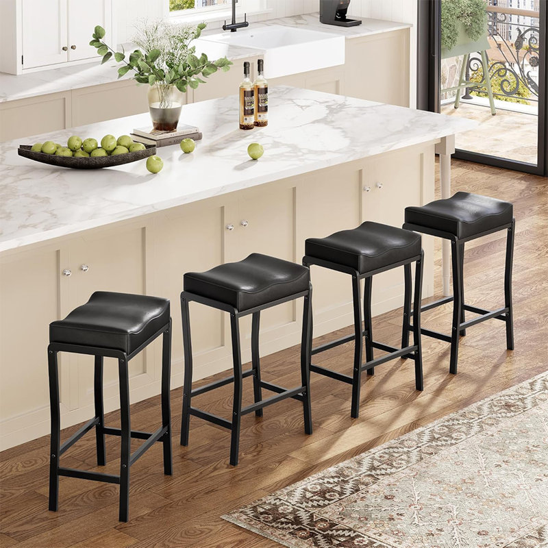 Ensemble de 4 tabourets de bar à hauteur de comptoir de 26 po, sièges de selle modernes avec coussins épais, structure en métal et repose-pieds pour îlot de cuisine ou salle à manger