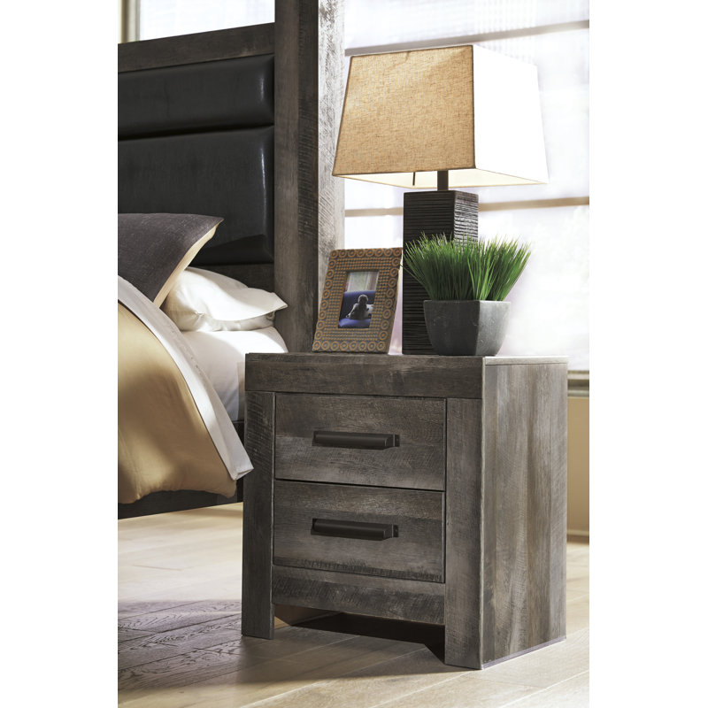 Wynnlow Panel Bed with Mirrored Dresser and Nightstand, Queen