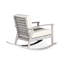 Chaise berçante en eucalyptus, surface gris argenté, jumelée aux touches de confort bourgogne-832023995