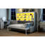 Grand lit avec rangement encastré, mobilier à DEL, beige et compact pour petits appartements, pratique