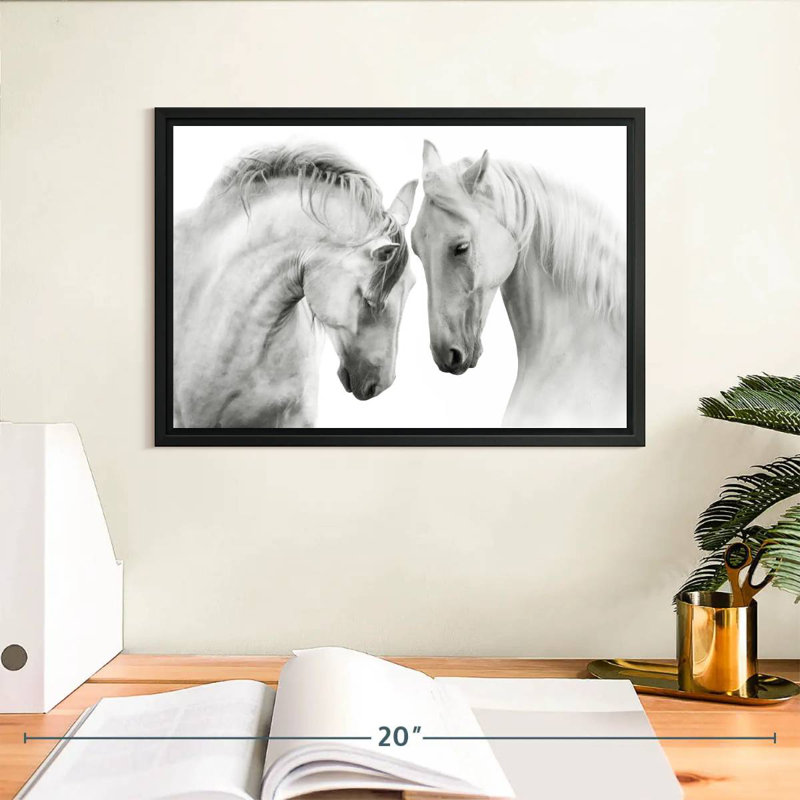 Couple de chevaux blancs, H 9 po x l 13 po