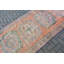 Tapis de couloir turc vintage fait à la main dans des tons orange et verts, parfait pour décorer un couloir bohémien
