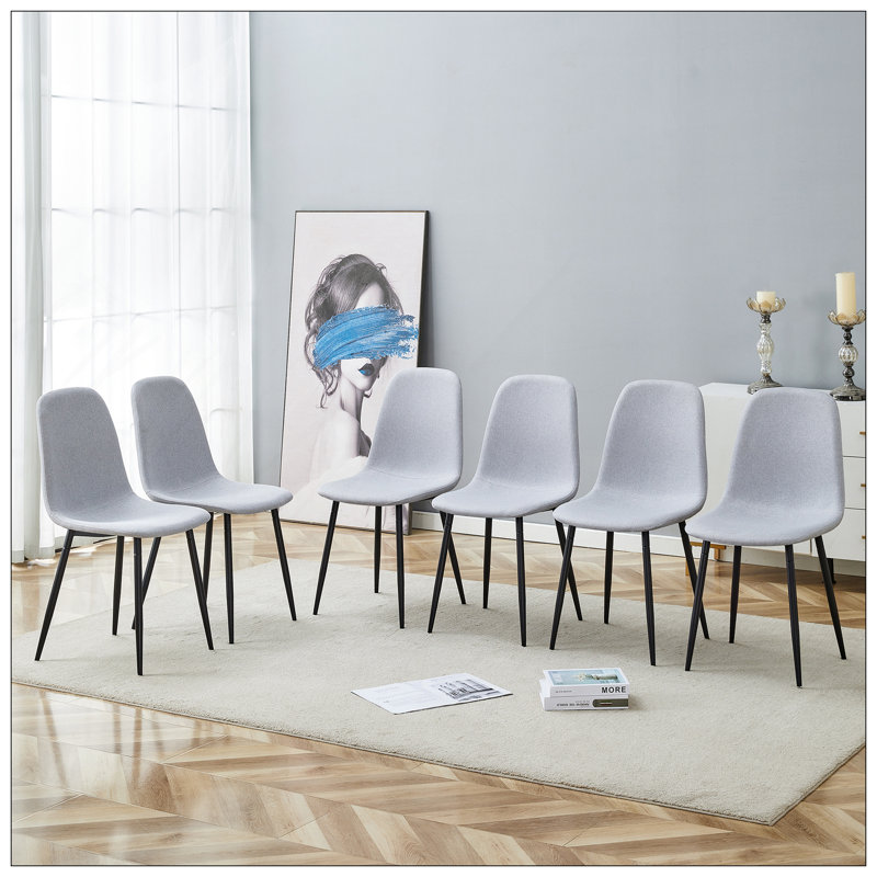 Confortable ensemble de chaises de salle à manger en lin et coton - Quatre pièces en gris clair. Siège et dossier intégrés, matériau en lin et coton, assorti à la maison moderne.