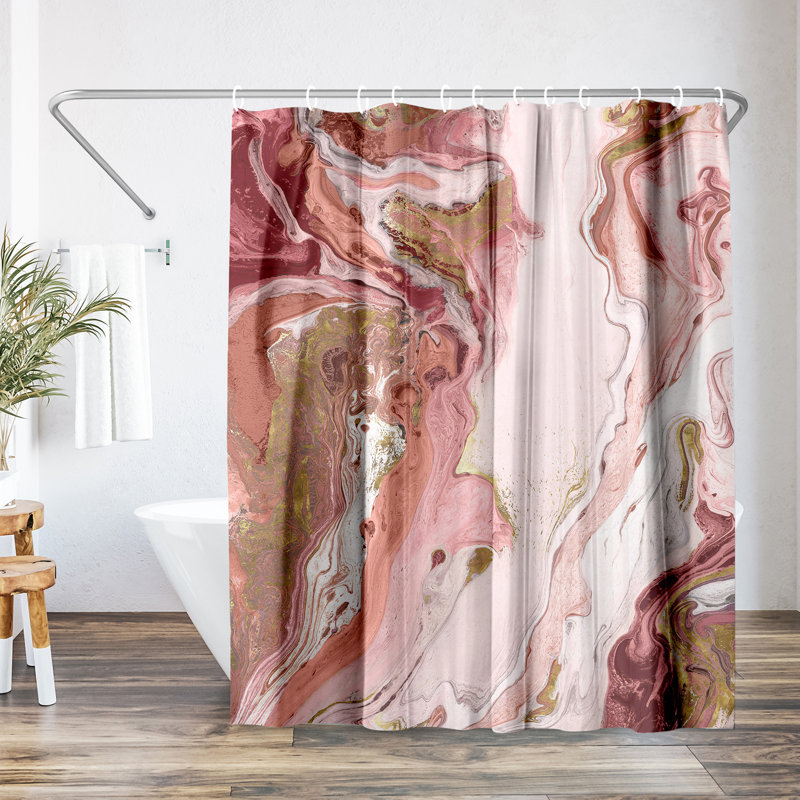 Rideau de douche abstrait marbré pétrole par PI Creative Art, Rouge