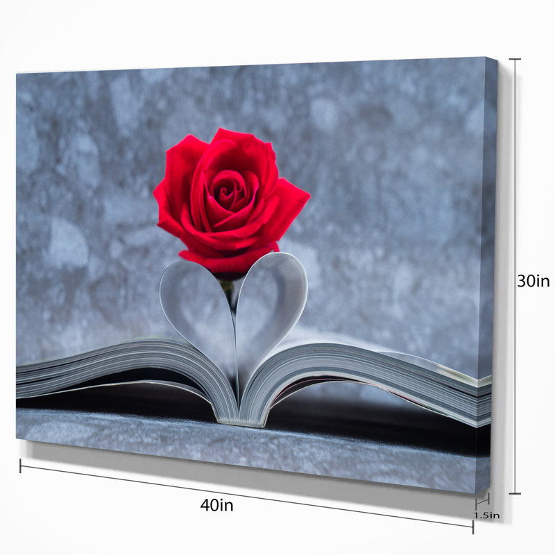 Rose rouge à l'intérieur du livre - impression sur toile tendue, H 30 po x l 40 po x P 1 po, Toile tendue
