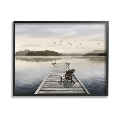 «Beach Chair on Dock», estampe numérique encadrée par Amber Sterling