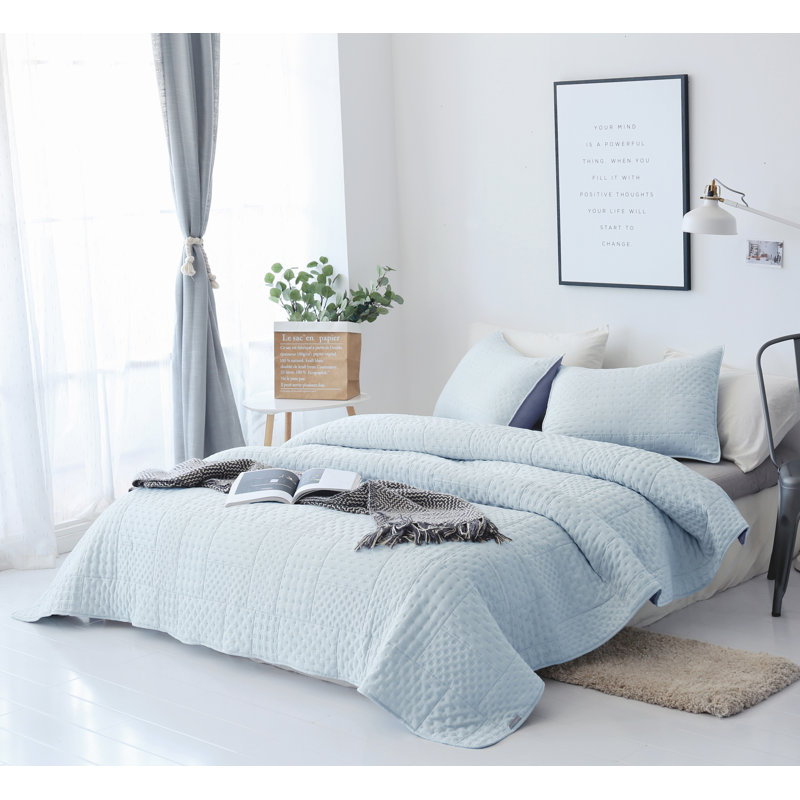 Heat Pressed Polyester Quilt, Single Quilt + 2 Shams, Soft Sky Blue/Indigo Light Blue