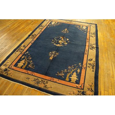 Tapis bleu antique à motif de médaillon floral