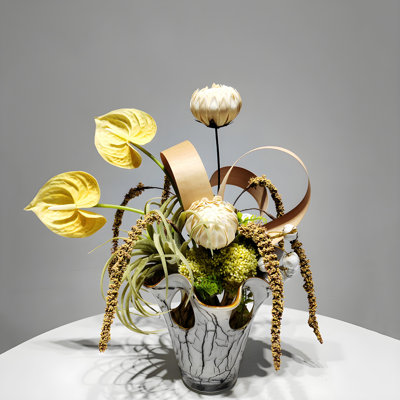 Ornements de fleurs simulées