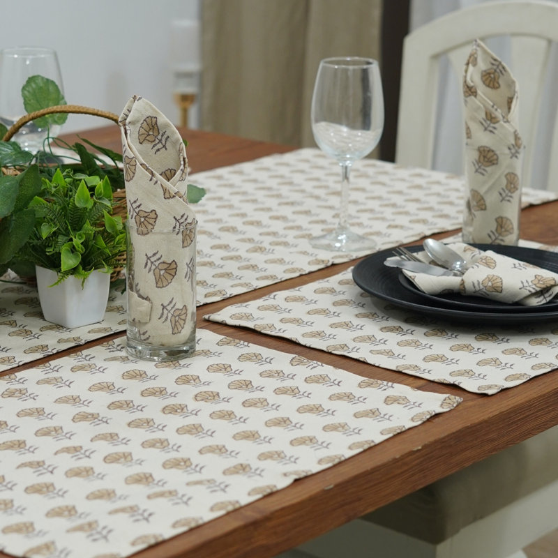 Chemin de table Red Barrel Studio® 16X90 fait à la main, chemin de table classique, Kohinoor, beige, Rectangle 9 po