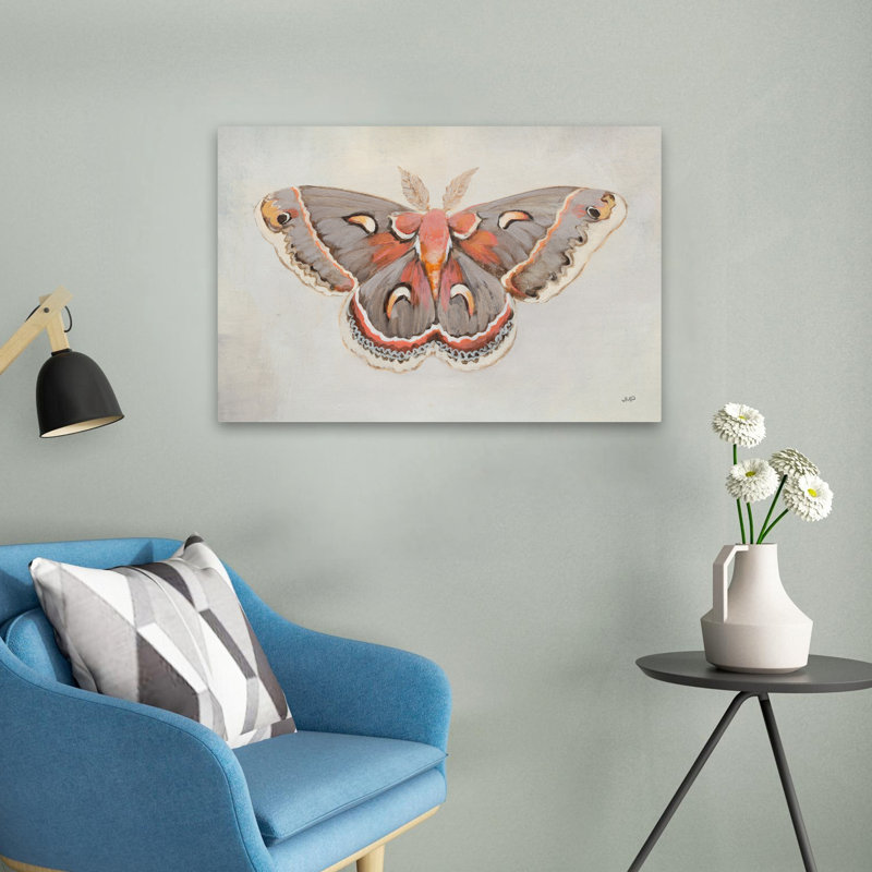 «Forest Moth I», animal contemporain gris et brun flottant, H 24 po x l 16 po