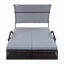 Double chaise longue d'extérieur avec dossier réglable et table d'appoint cachée avec auvent incurvé pour parasol-103344158