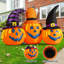 Trois citrouilles gonflables de 6,5 pi d'Halloween portant trois chapeaux de sorcière avec lumières DEL intégrées
