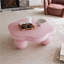 Table basse en forme de nuage rose avec pieds sphériques et surface en panneau de fibres à densité moyenne facile à nettoyer pour des espaces de vie compacts