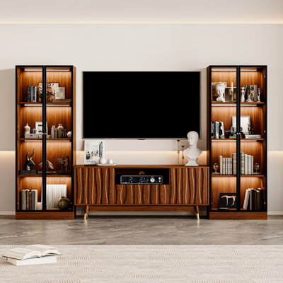 Meuble audio-vidéo 103,1 "brun avec bibliothèque pour téléviseur de 55 pouces, meuble télé moderne en bois de 55,1" de style Mid-Century avec panneau en relief et vitrine avec lumières