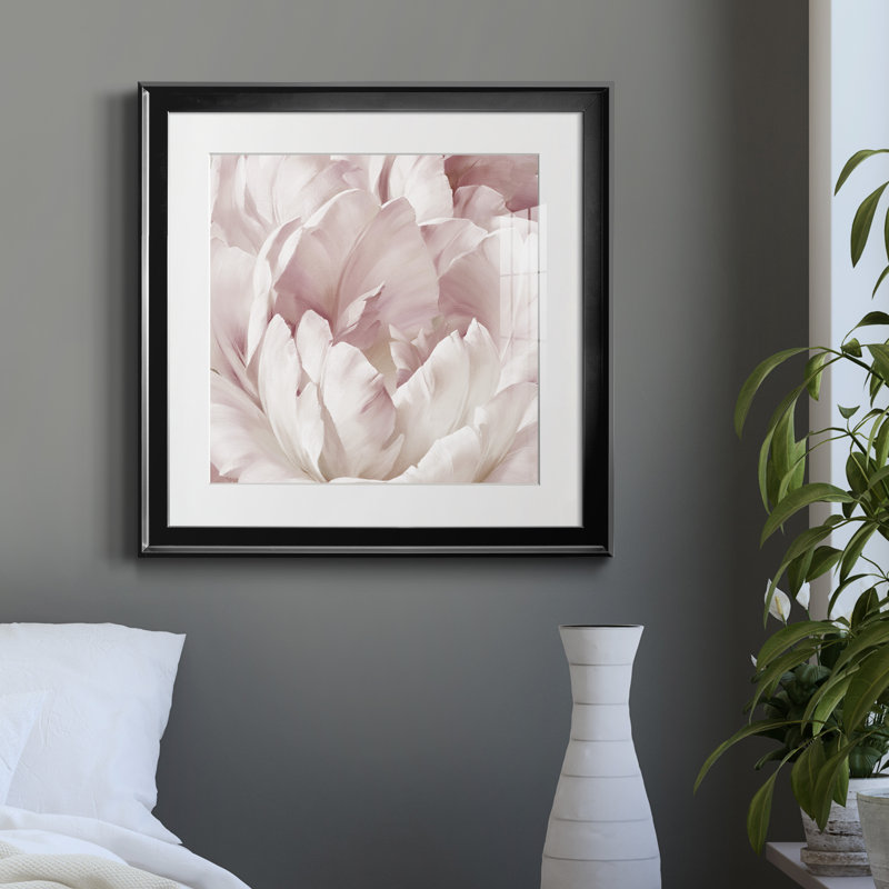 Intime rosé III - Cadre photo, reproduction d'art sur papier, H 17,5 po x l 17,5 po x P 1,5 po, Cadre noir