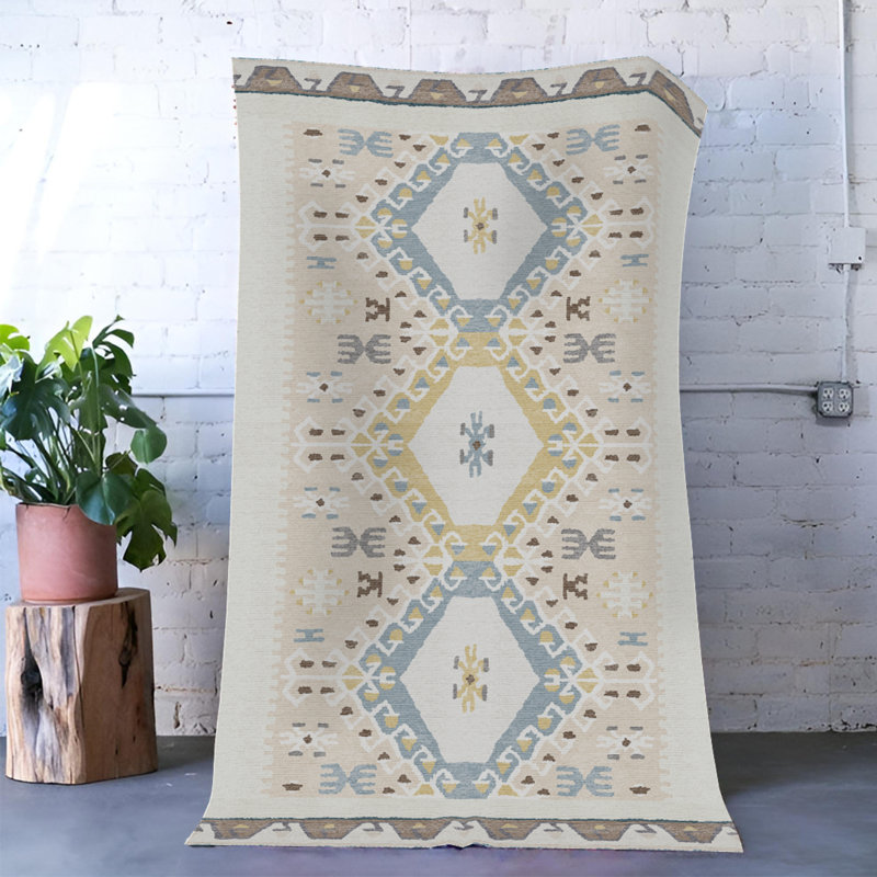 Tapis Kort, Rectangle 3 pi 11 po x 5 pi 11 po