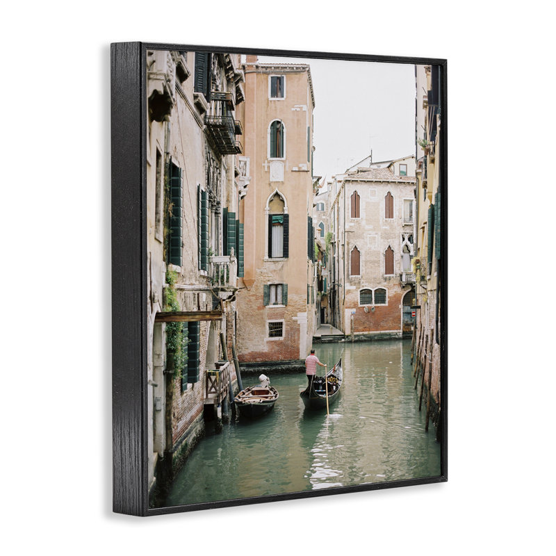 Canal Gondolas Scene, estampe numérique encadrée par Justine Milton, Giclée encadrée noir minuit, H 14 po x l 11 po