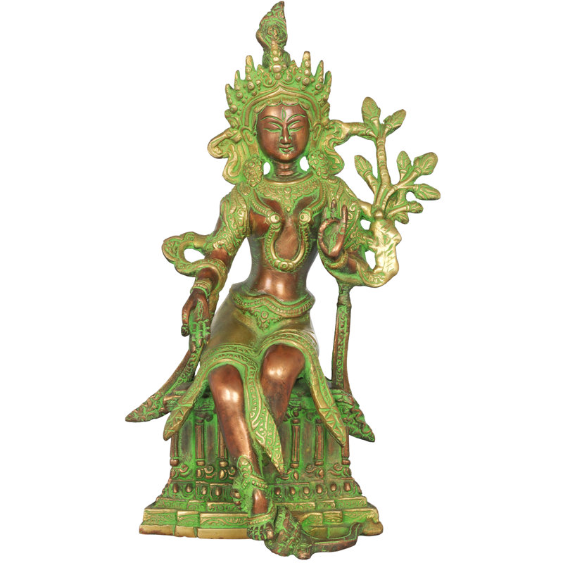 Figurine assise Tara, ses jambes pendantes