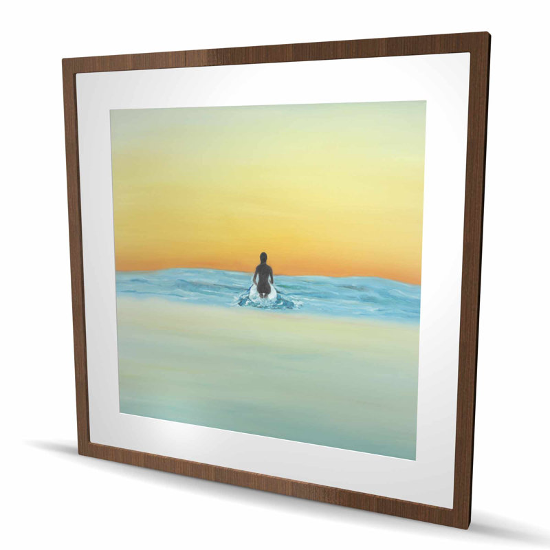 Un surfeur nageant de l'aube - reproduction encadrée avec passe-partout | Décoration intérieure, H 36 po x l 36 po, Brun